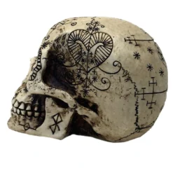 Fantasy Totenschädel Mit Mystic Muster -Halloween-Requisitenladen fantasy totenkopf mit mystic muster fantasy totenschaedel mit muster skeleton skull with tattoo pattern 39786 03