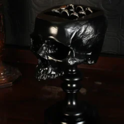 Schwarzer Totenschädel Als Ringehalter 21cm -Halloween-Requisitenladen schwarzer totenkopf als ringehalter schwarzer totenschaedel als ringhalter black skull ring holder gothic wohnaccessoire 54858 07